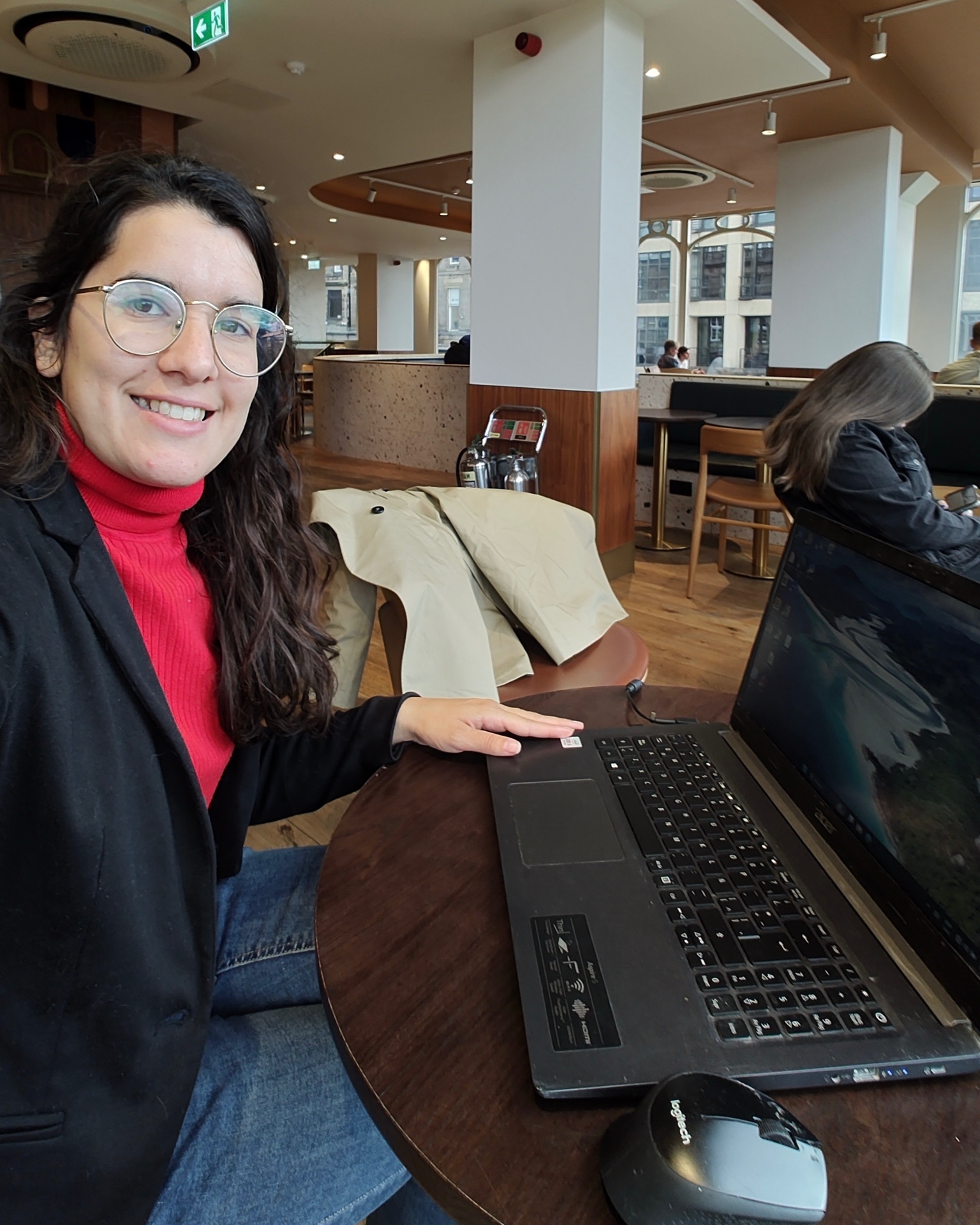 Agustina Perone dando clases de español online desde Europa